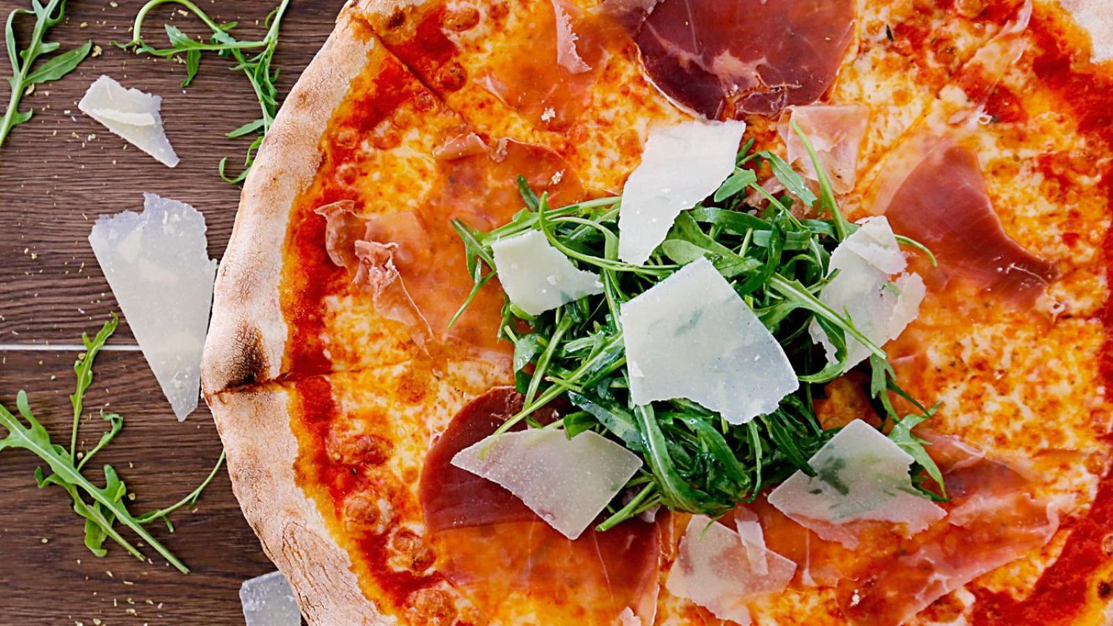 فندق Amari باتايا المظهر الخارجي الصورة Parmigiano-Reggiano on a pizza
